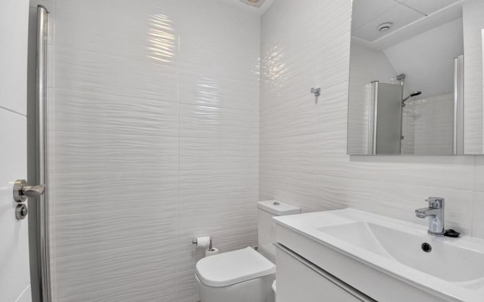 Image No.12-3 Bed Townhouse for sale