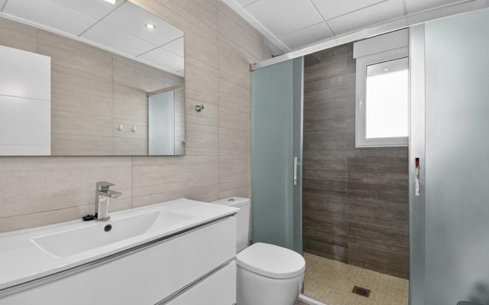 Image No.17-3 Bed Townhouse for sale