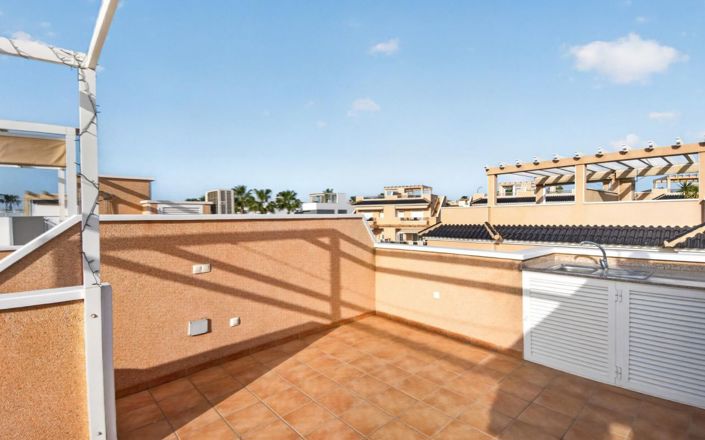 Image No.26-3 Bed Townhouse for sale