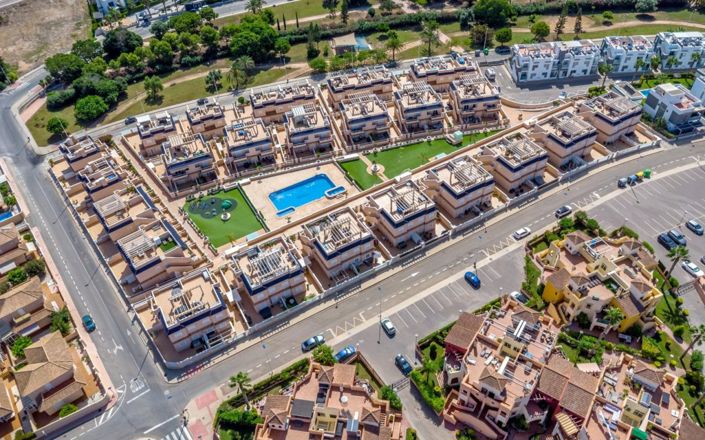 Image No.41-3 Bed Townhouse for sale