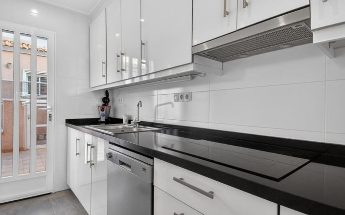 Image No.9-3 Bed Townhouse for sale