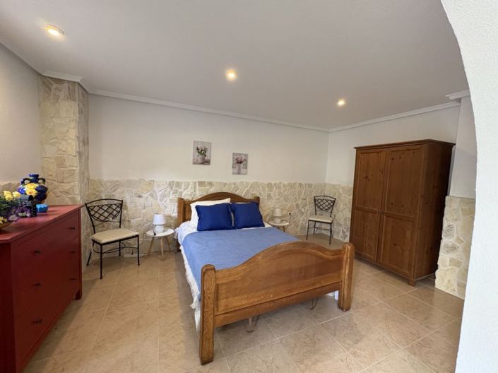 Image No.32-5 Bed Villa for sale