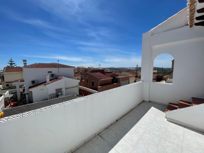 Image No.16-2 Bed Townhouse for sale