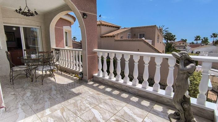 Image No.4-4 Bed Villa for sale