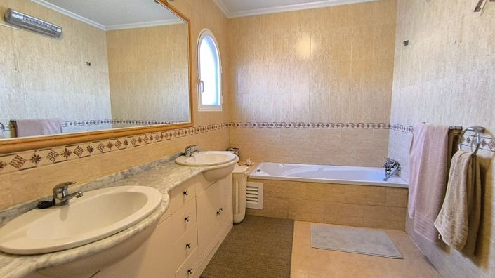 Image No.20-3 Bed Quad for sale