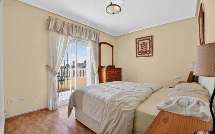 Image No.14-3 Bed Townhouse for sale