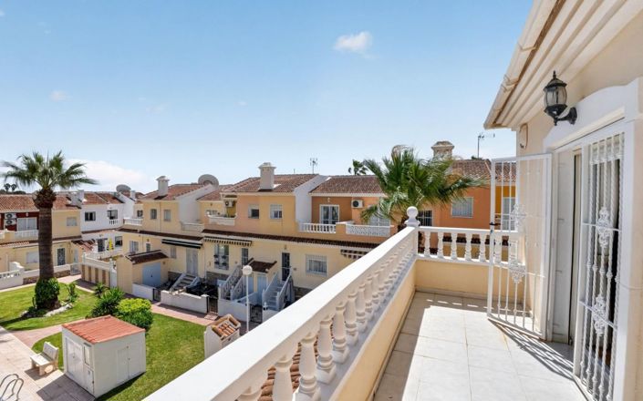 Image No.18-3 Bed Townhouse for sale