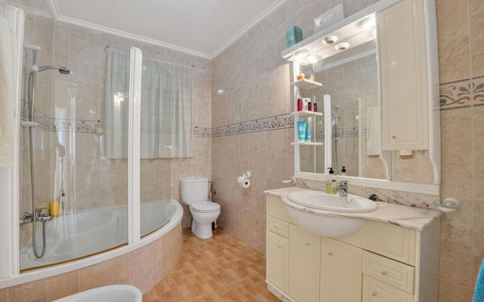 Image No.20-3 Bed Townhouse for sale