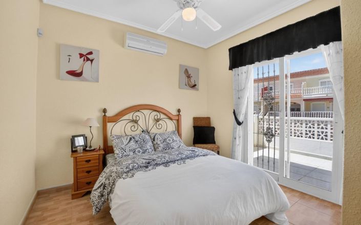 Image No.21-3 Bed Townhouse for sale