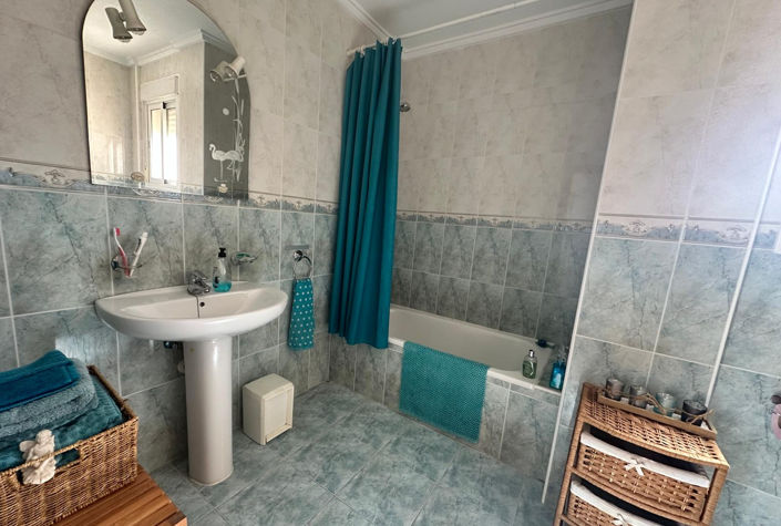 Image No.10-3 Bed Property for sale