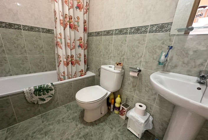 Image No.12-3 Bed Property for sale