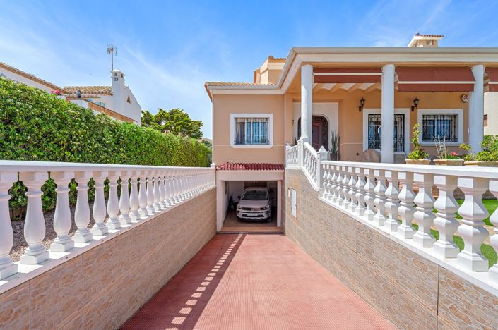Image No.20-6 Bed Villa for sale