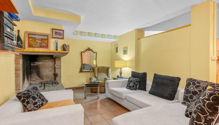 Image No.48-6 Bed Villa for sale