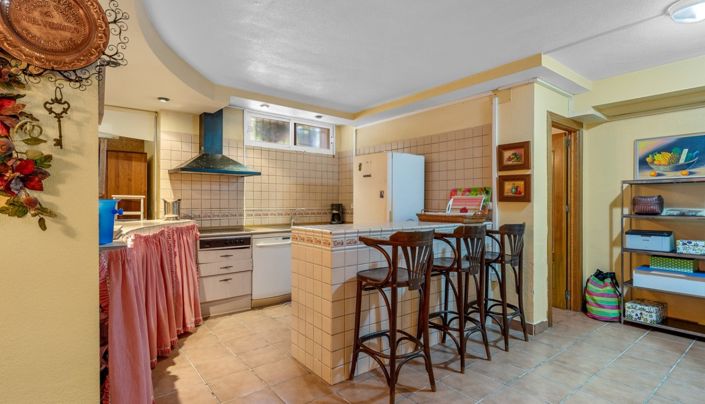 Image No.54-6 Bed Villa for sale