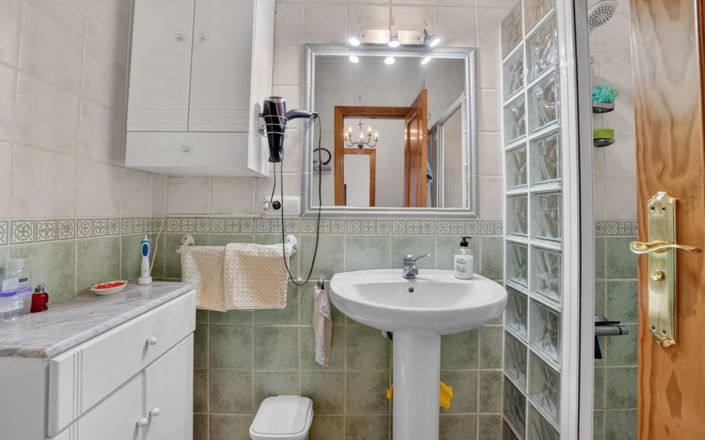 Image No.18-2 Bed Townhouse for sale