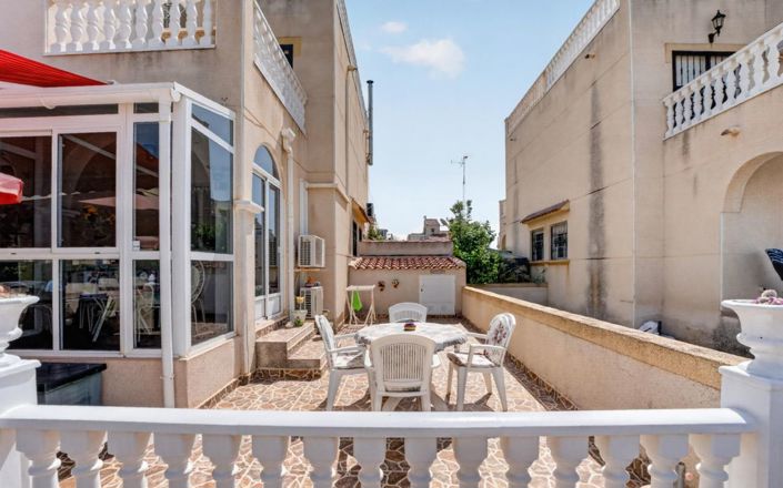 Image No.26-2 Bed Townhouse for sale