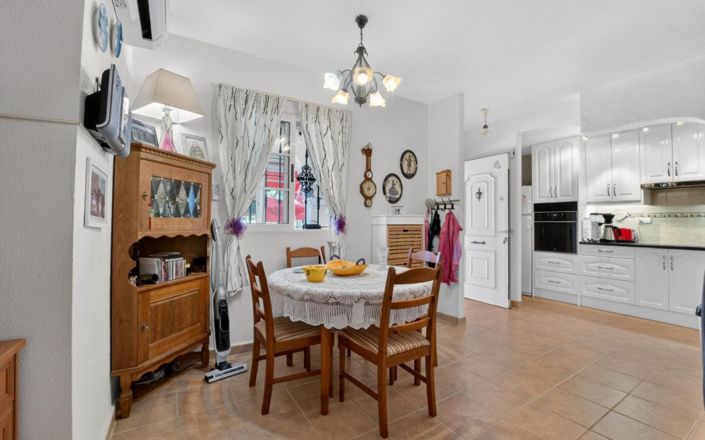 Image No.8-2 Bed Townhouse for sale