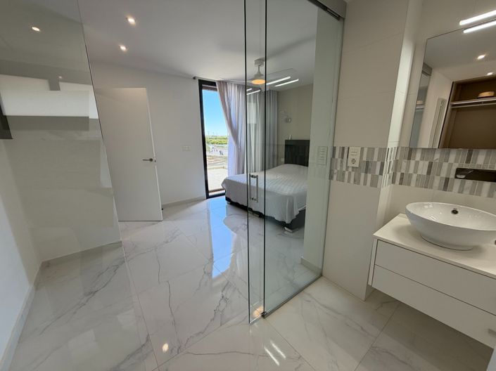 Image No.20-3 Bed Villa for sale