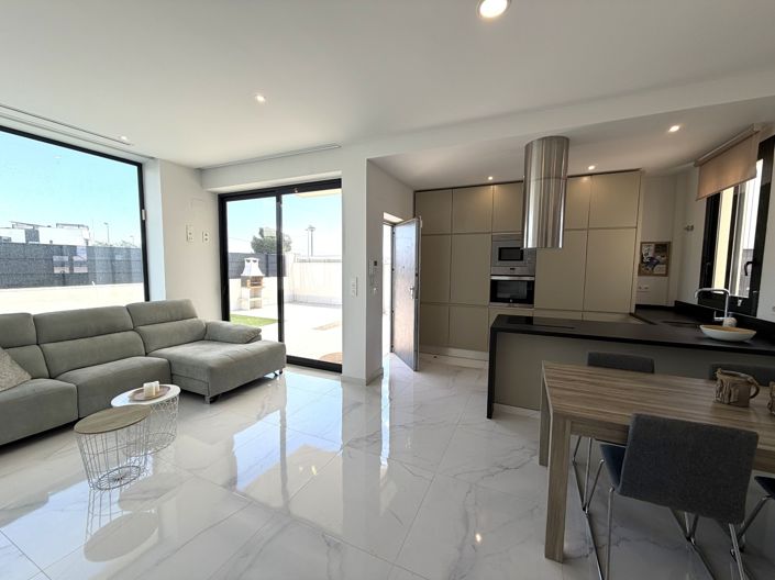 Image No.4-3 Bed Villa for sale