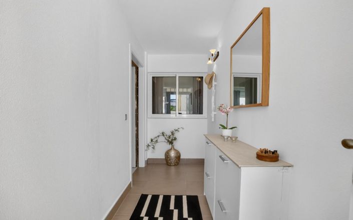 Image No.10-2 Bed Property for sale