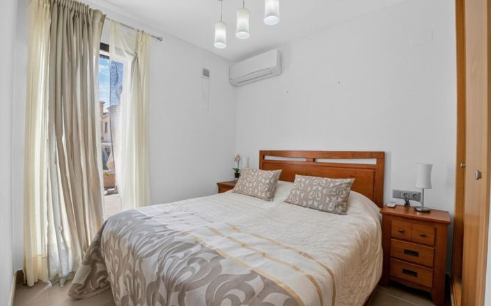 Image No.11-2 Bed Property for sale