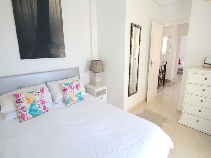 Image No.20-3 Bed Townhouse for sale