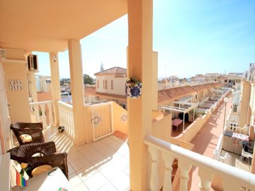 49500_sun_drenched_top_floor_la_florida_apartment_with_sea_views_220426153527_72cf34fc_d66c_4086_9c5c_6f0cf0c43ed2