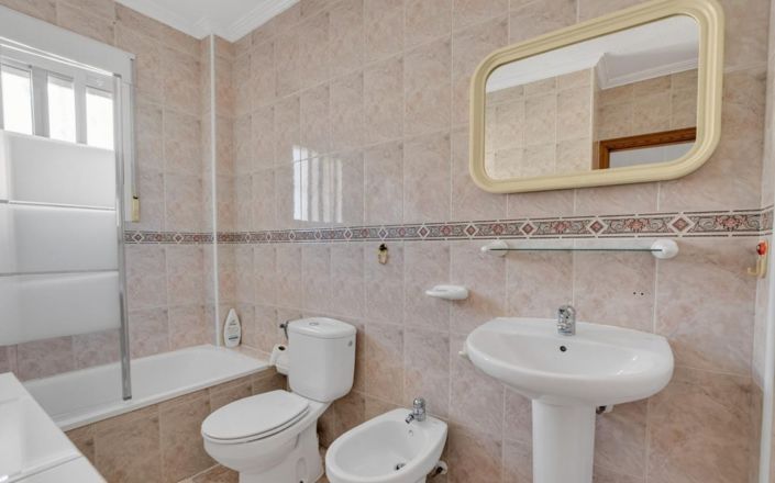 Image No.15-2 Bed Townhouse for sale
