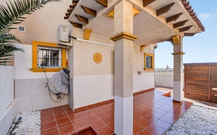 Image No.23-2 Bed Townhouse for sale