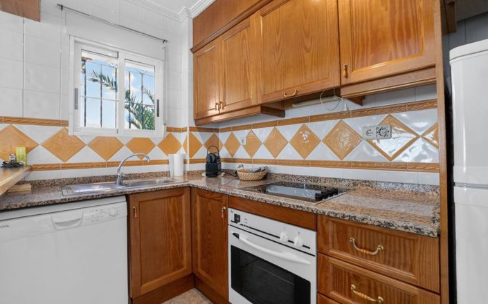 Image No.8-2 Bed Townhouse for sale