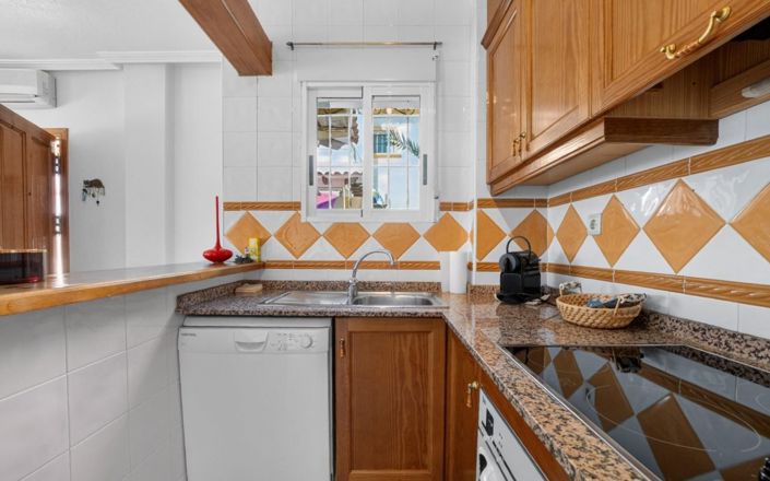 Image No.9-2 Bed Townhouse for sale