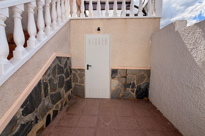 Image No.26-2 Bed Townhouse for sale