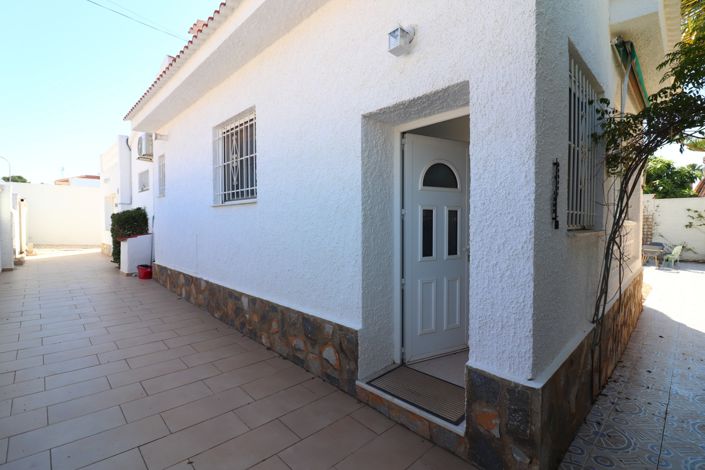 Image No.26-3 Bed Villa for sale