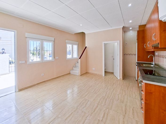 Image No.5-1 Bed Townhouse for sale