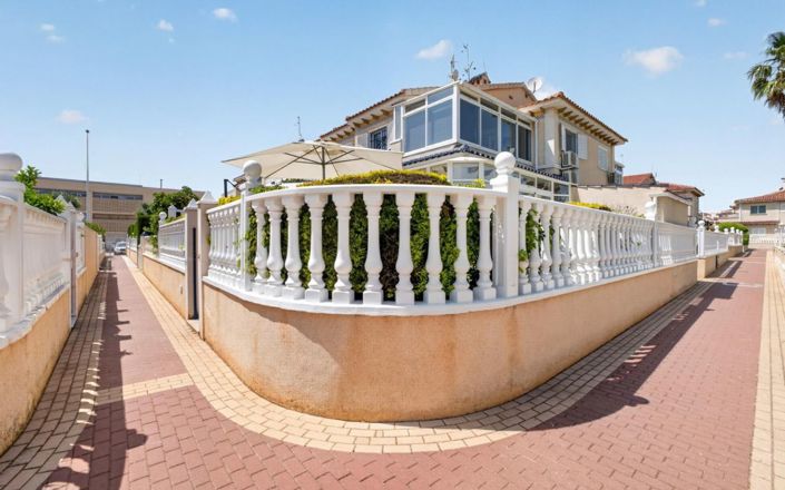 Image No.32-2 Bed Townhouse for sale
