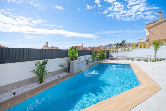 Image No.4-4 Bed Villa for sale
