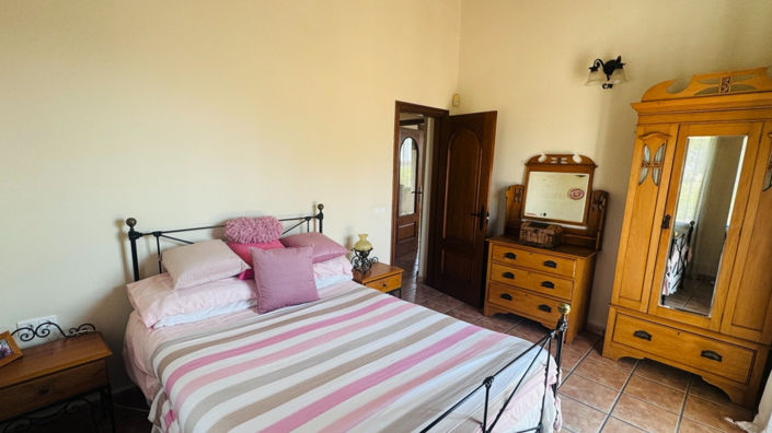 Image No.10-4 Bed Finca for sale