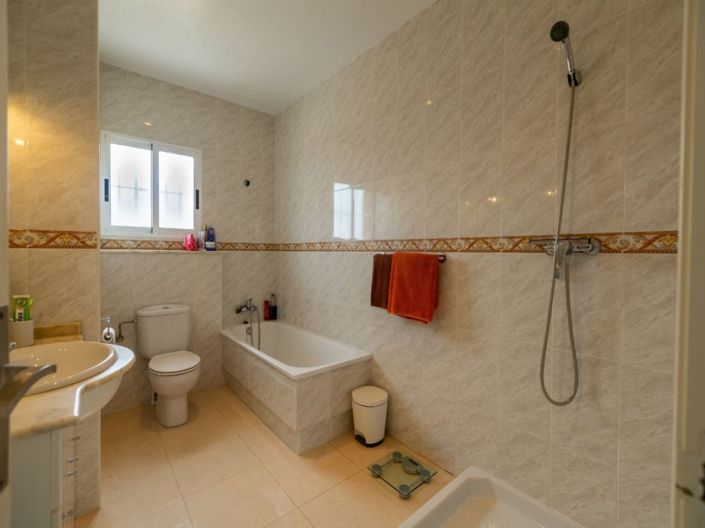 Image No.20-3 Bed Villa for sale