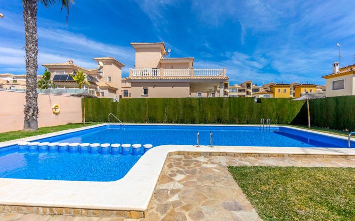 Image No.2-Villa de 3 chambres à vendre à Orihuela Costa