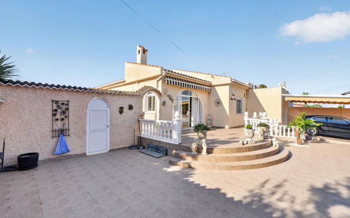 Image No.2-3 Bed Villa for sale