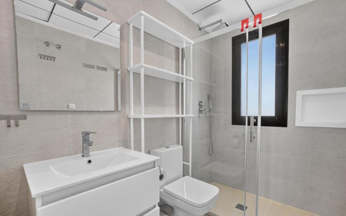 Image No.16-3 Bed Townhouse for sale