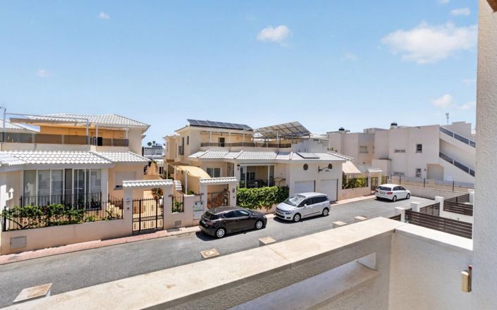 Image No.20-3 Bed Townhouse for sale