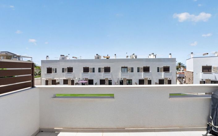 Image No.22-3 Bed Townhouse for sale