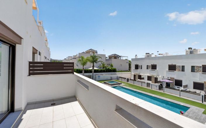 Image No.23-3 Bed Townhouse for sale