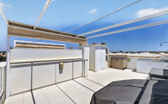 Image No.25-3 Bed Townhouse for sale