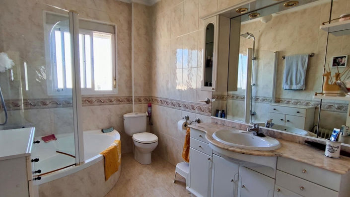 Image No.19-2 Bed Townhouse for sale