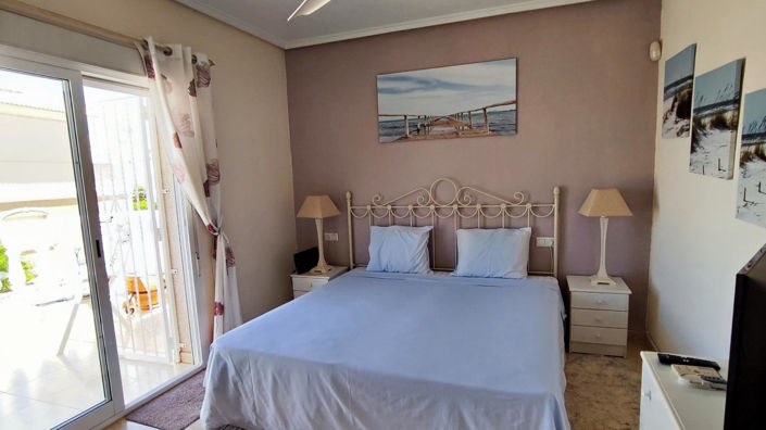 Image No.20-2 Bed Townhouse for sale