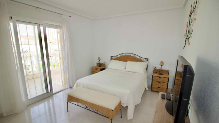 Image No.25-3 Bed Townhouse for sale