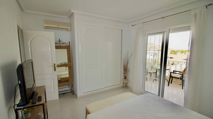 Image No.27-3 Bed Townhouse for sale