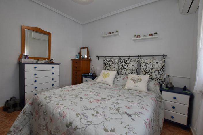 Image No.13-2 Bed Townhouse for sale